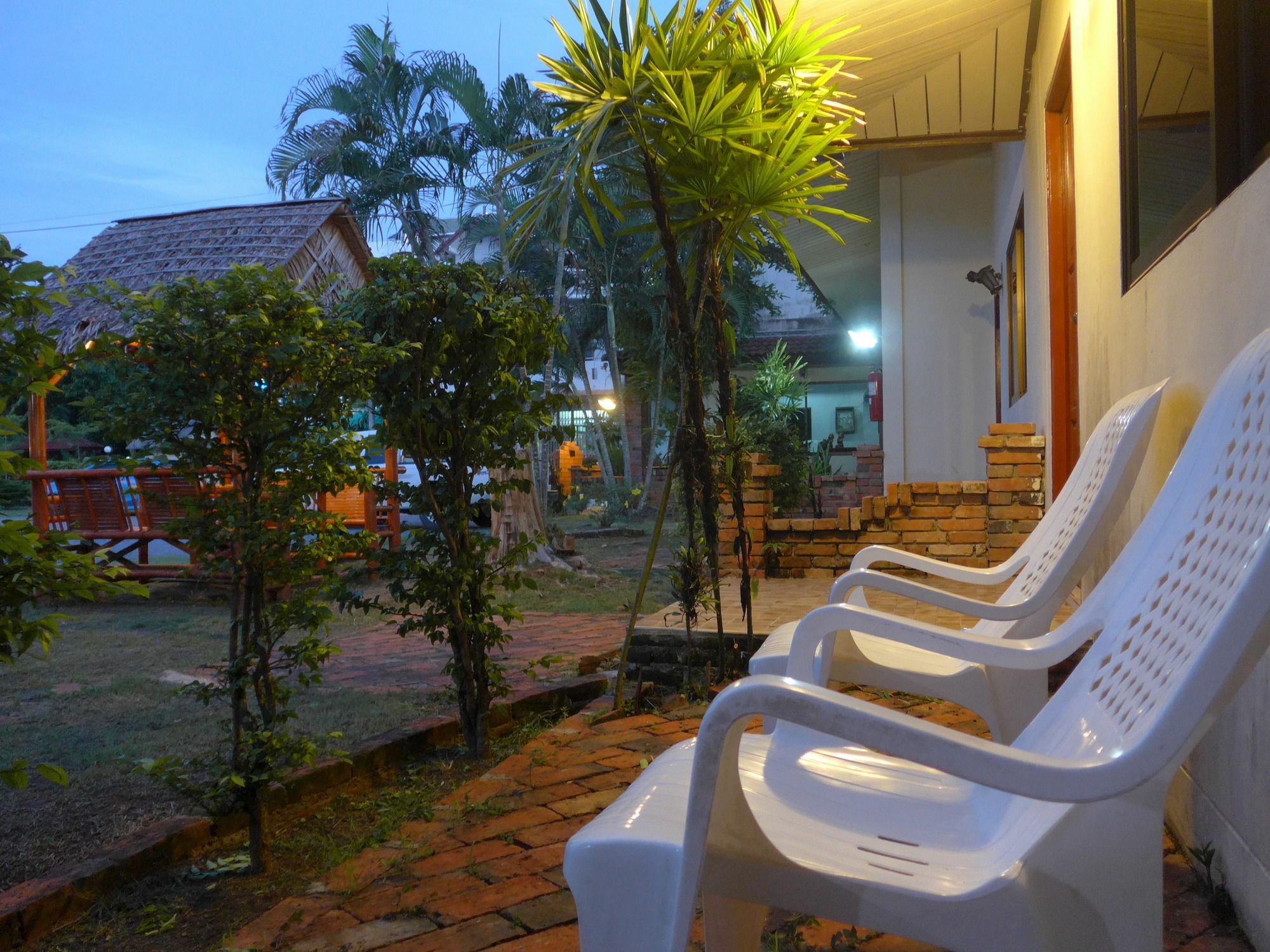 Forum House Hotel Krabi Bagian luar foto
